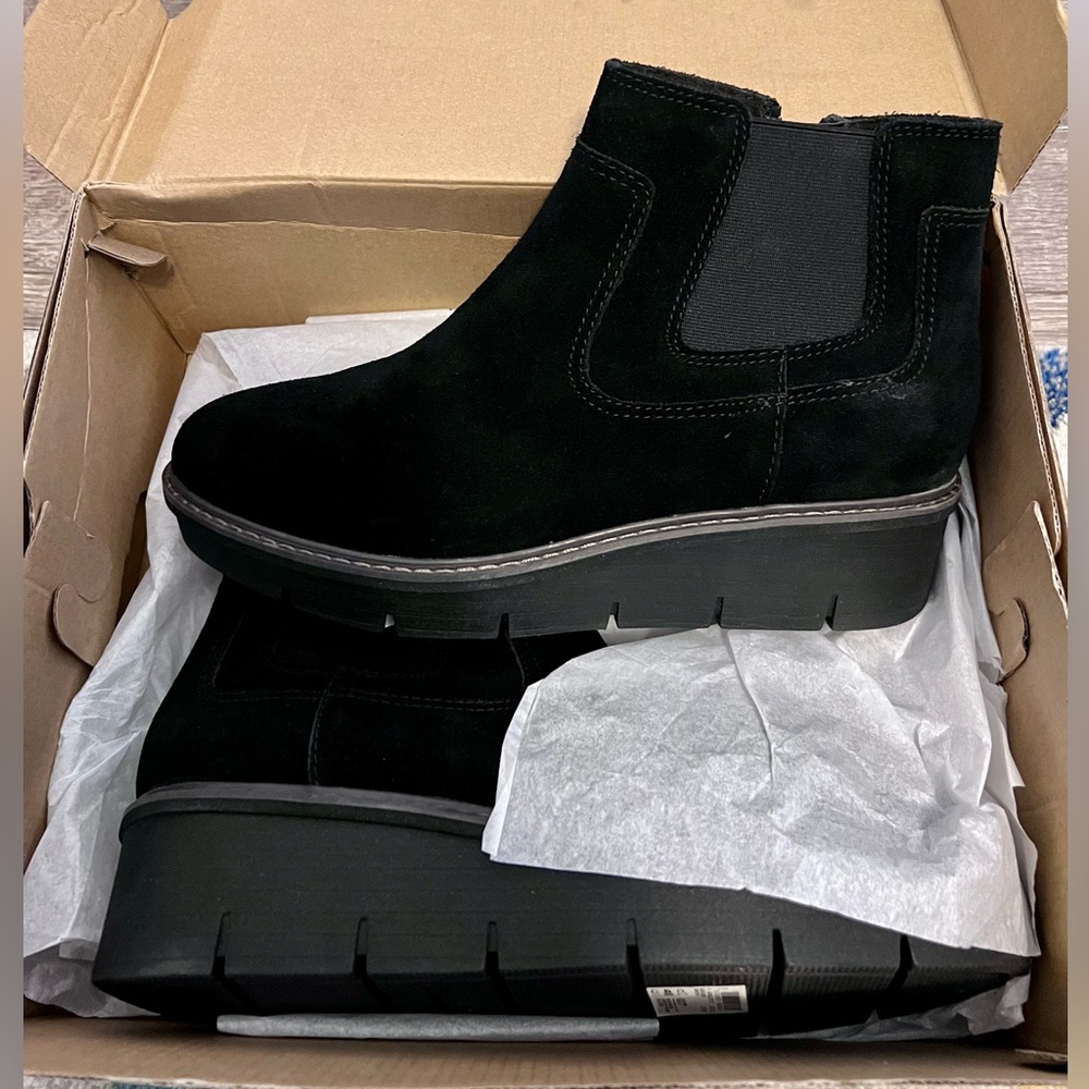 NWT Size 10 Clark’s Airabell Booties